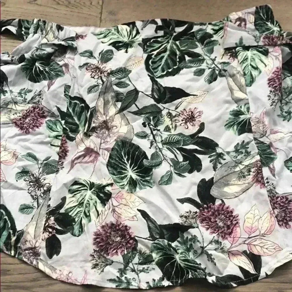 🌸4/$30🌸gypsies  & Moondust | Flower off the shoulder summer top - Picture 3 of 7